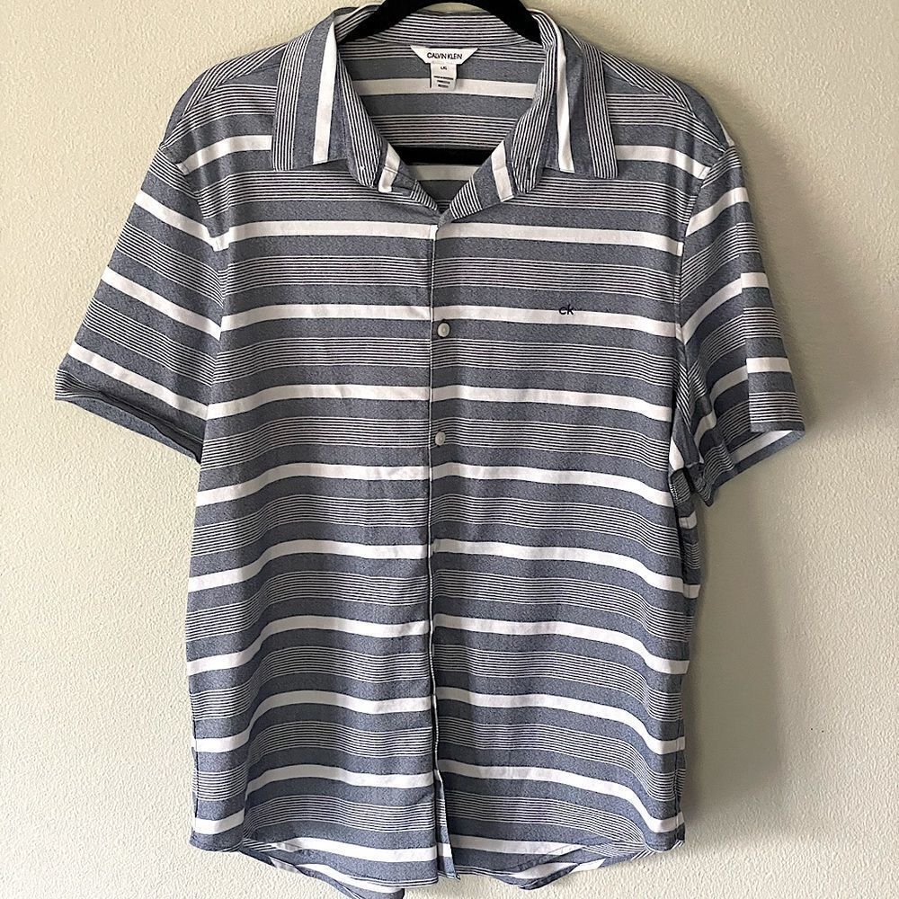 Calvin Klein Men’s Short-Sleeve, lightweight, Striped Golf Shirt. Size Large.